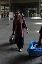 Esha Deol snapped at airport on 29th March 2016